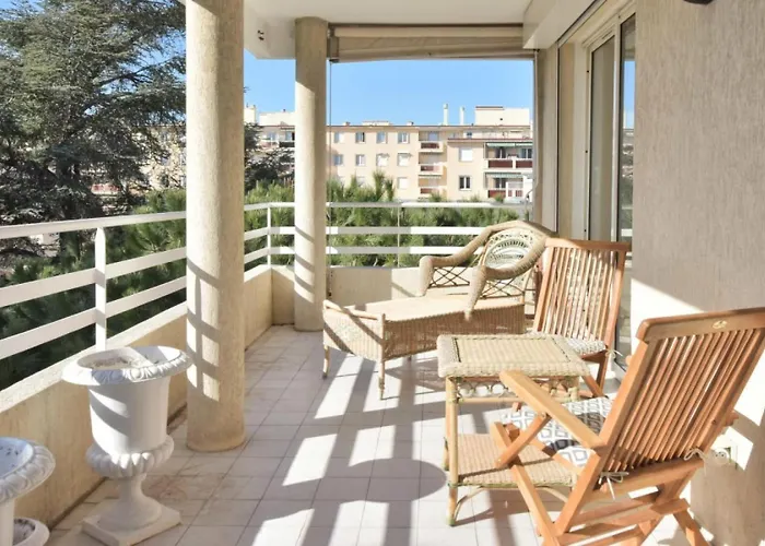 3 Pieces En Avec Piscine Et Vue - 3 Pieces En Avec Piscine Et Vue Mae-1793 Cannes